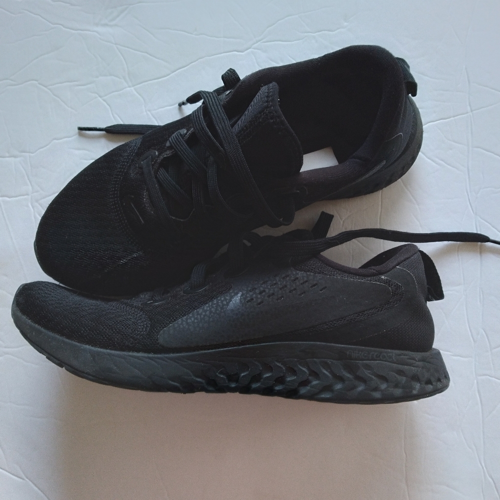 Nike legend react sports shoe size